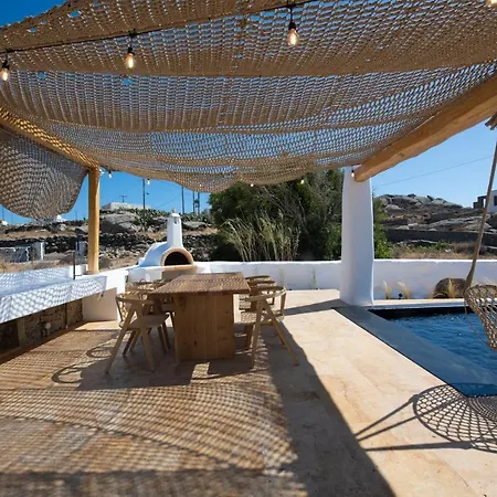 Little Amid Super Paradise-jackieo' Mykonos سوبر بارادايس بيتش